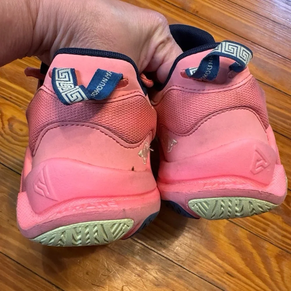 Nike Giannis Immortality 2 Youth 7,‎ Women's 8.5